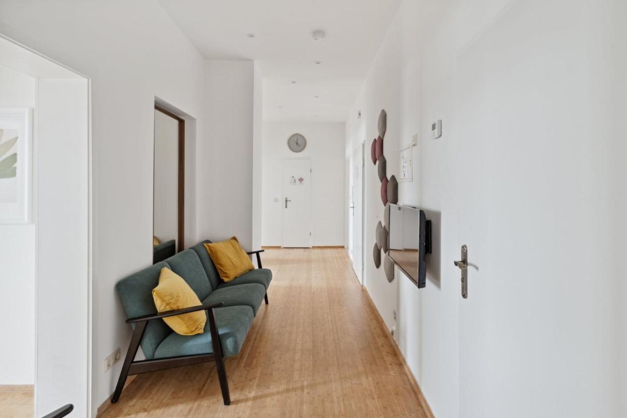 Apartment Fuer 13 Gaeste, 5 Schlafzimmer, 2 Baeder, 2 Loggia'S, Leipzig Zentrum Ost المظهر الخارجي الصورة